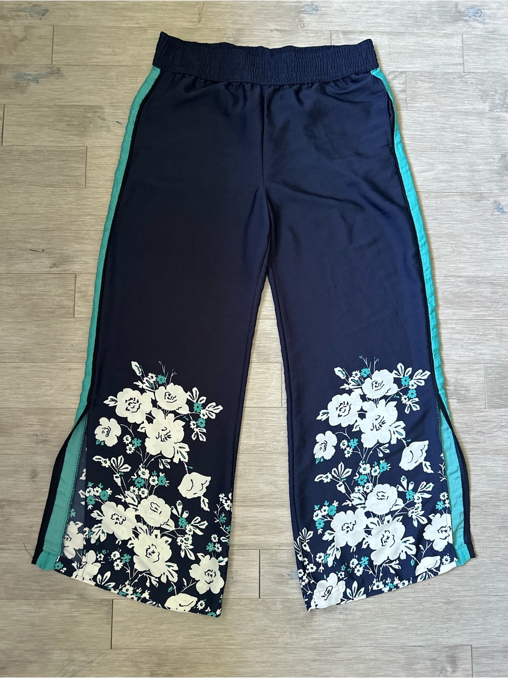 aerie Silky Tropical Navy Wide-Leg Pants with White Floral Print Size Large